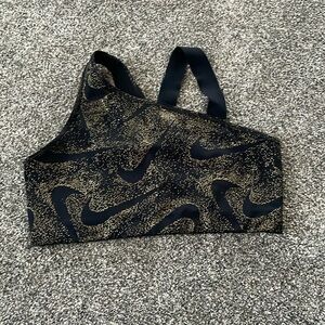 Women’s Nike gold and black sports bra 😍